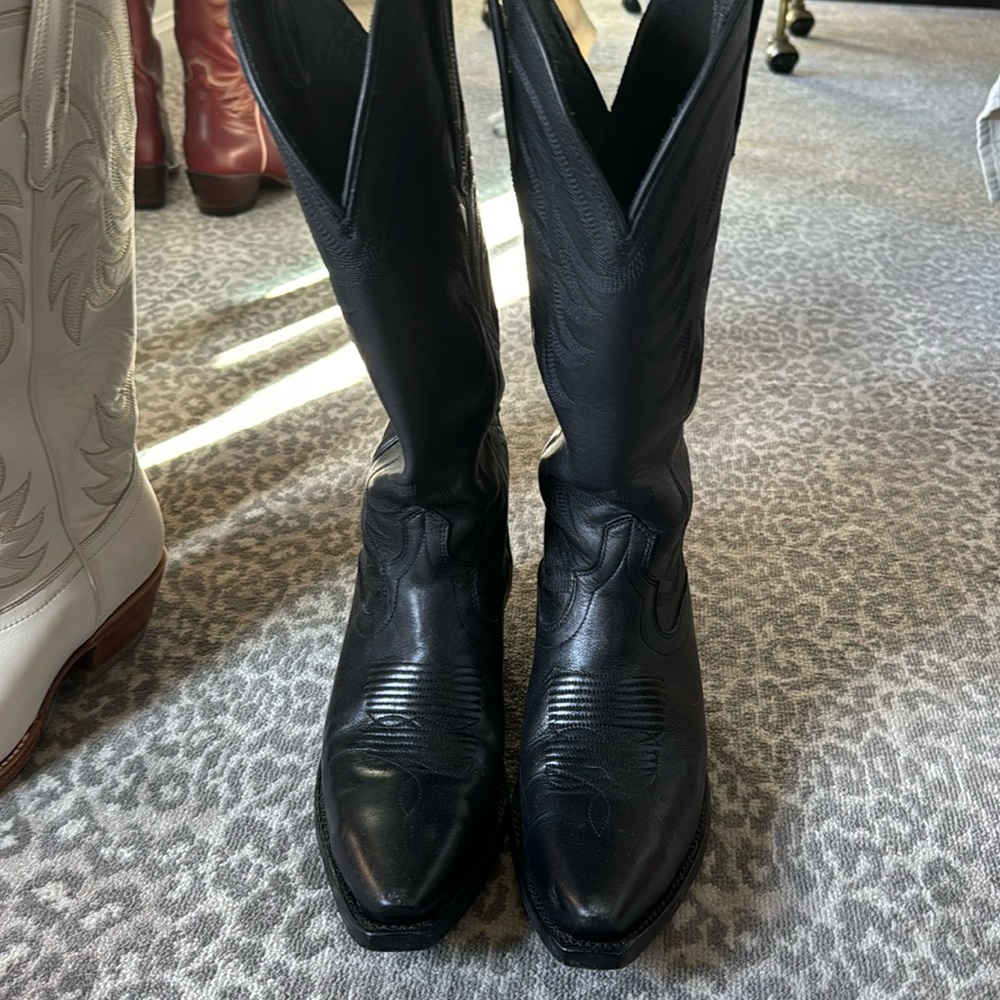 Tecovas The Annie in black